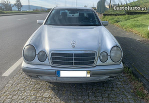 Mercedes-Benz E 220 Classic