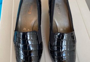 Sapatos em verniz preto da ARA, originais, n. 35 e meio