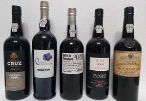 5 garrafas de vinho do Porto vintage