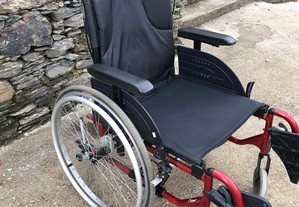 Cadeira de rodas como nova