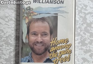 Cassete áudio - Home Among the Gum Trees - John Williamson