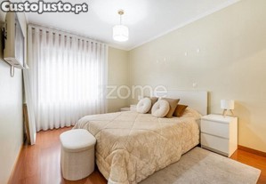 Apartamento T3 Semi Remodelado Em Padim Da...