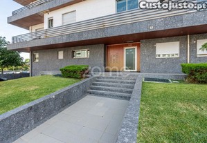 Apartamento T3 Moderno Com Terraço Privativo Em...