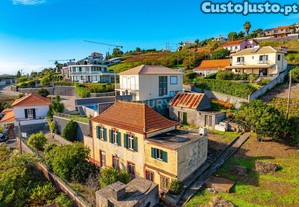 Moradia Tradicional nos Prazeres com Terreno e Vista Mar