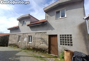Oportunidade Única em Aldeia de Vouzela! Moradia em remodelação Vistas desafogadas