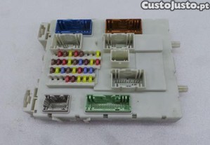 Caixa Fusiveis Ford Focus Iii Três Volumes
