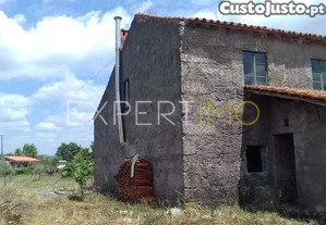 Quinta Agrcola com Olival e Casa de Habitao em Meruge