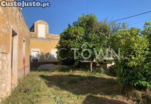 Moradia Com Potencial nico Para Reconstruo...