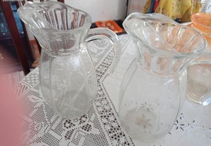 Conjunto de jarras para líquidos antigos