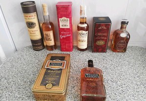 Whisky  garrafas antigas