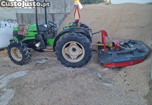 Trator Deuzt com corta mato