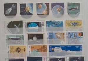Classificador c/ 400 selos tema " Cosmonautas "
