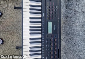 piano/orgão Yamaha PSR-E273