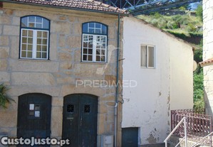 Casa com terreno para recuperar, no rio corgo, em vila real
