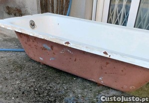 Banheira de ferro fundido para floreira / bebedouro - Antas