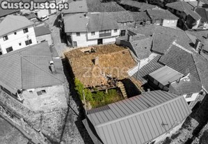 Moradia T4 Para Recuperar Em Quintã, Vreia De...