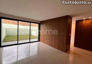 Moradia T3 Em Condominio Privado , Centro De...