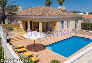 Moradia Térrea T4 Com Piscina Aquecida E...