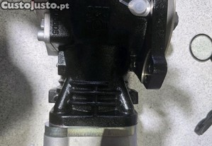 Compressor de Ar de Travões Renault / Volvo (Novo) Ref: 7485003044 / Knorr-Bremse