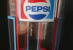 Copo antigo em vidro com a publicidade da marca mundial de fabricantes Pepsi Cola