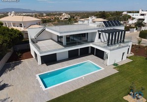 Casa / Villa T4 em Faro de 228,00 m²