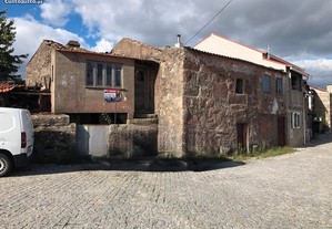 Casa para reconstruir na Sequeira_Guarda