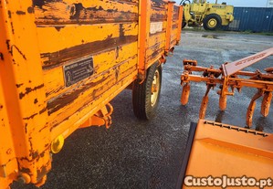 Reboque Galucho Tri-Basculante Para Trator Com 3000 Kg De Peso Bruto Com 2900x1600x500 , Fundo Em Chapa