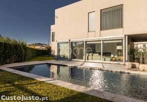 Moradia T4 Com Piscina Em Tenões, Braga
