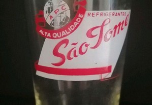Copo antigo em vidro com publicidade à extinta marca de refrigerantes e sumos São Tomé