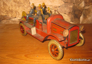 Antigo brinquedo carro de bombeiros em lata TCO TIPPCO 1930s