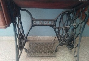 Máquina de costura Singer antiga