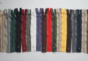 Fechos de correr (18 cm) em cores sortidas / Zippers (18 cm) in various colours