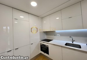 Apartamento T2 Novo em Condomnio Fechado