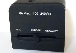 Adaptador de tomada compacto (Europa/USA/AUST/UK)