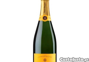 12 garrafas de champagne Veuve Clicquot
