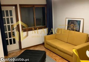Apartamento T2 mobilado e equipado com 2 varandas
