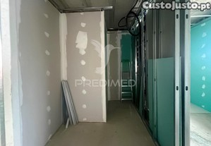 Moradia t4 em fase final de construção com piscina   centro de chaves, vila real