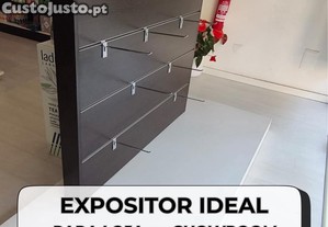 Mvel de Exposio com Estrado + Painel Ranhurado   Design Moderno