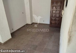 Escritório duplex com terraço no centro do laranjeiro, almada