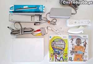 Nintendo Wii Branca 1 Modelo + 1 Comando + 2 jogos *100% Funcional*