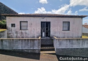 Moradia Para Recuperar Na Calheta Do Nesquim,...