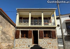 Magnfica Moradia T3 Em Granito, Situada Na...