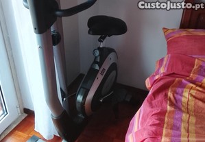 bicicleta estática muito bom estado como nova