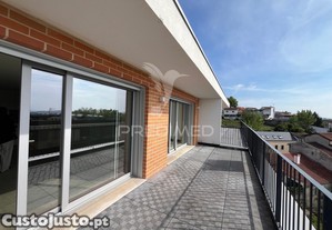 T1 no último piso com terraço e vistas desafogadas - azurém - guimarães