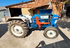 Tractor agrícola Ford 3610 com carregador frontal
