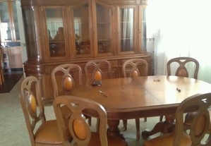 Mobília de sala de jantar móvel e mesa e 4 cadeiras ver na terceira foto impecável