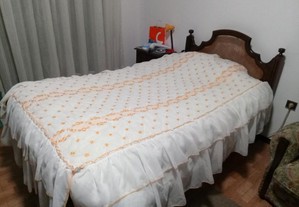 cama solteiro em mogno (1,98 x 1,06 mt)