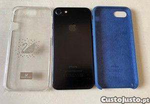iPhone 7 32GB   Excelente estado, bateria nova c/ garantia, 2 capas (Swarovski + simples)