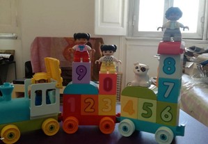 Comboio da Lego+5 bonecos e outras peças