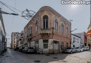 Prdio Para Recuperar, No Centro Histrico De Peniche